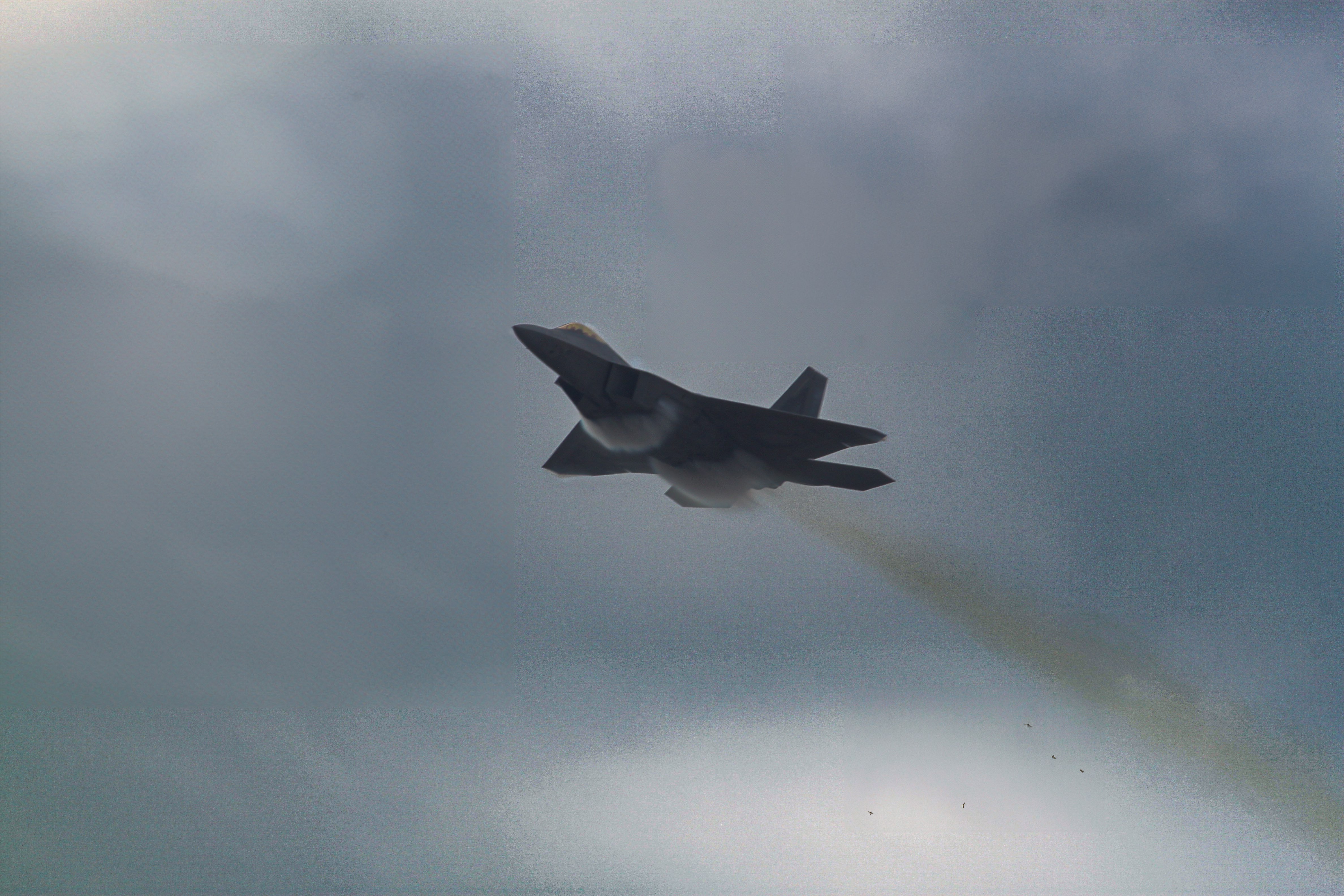 F-22 Raptor full AB through the sky